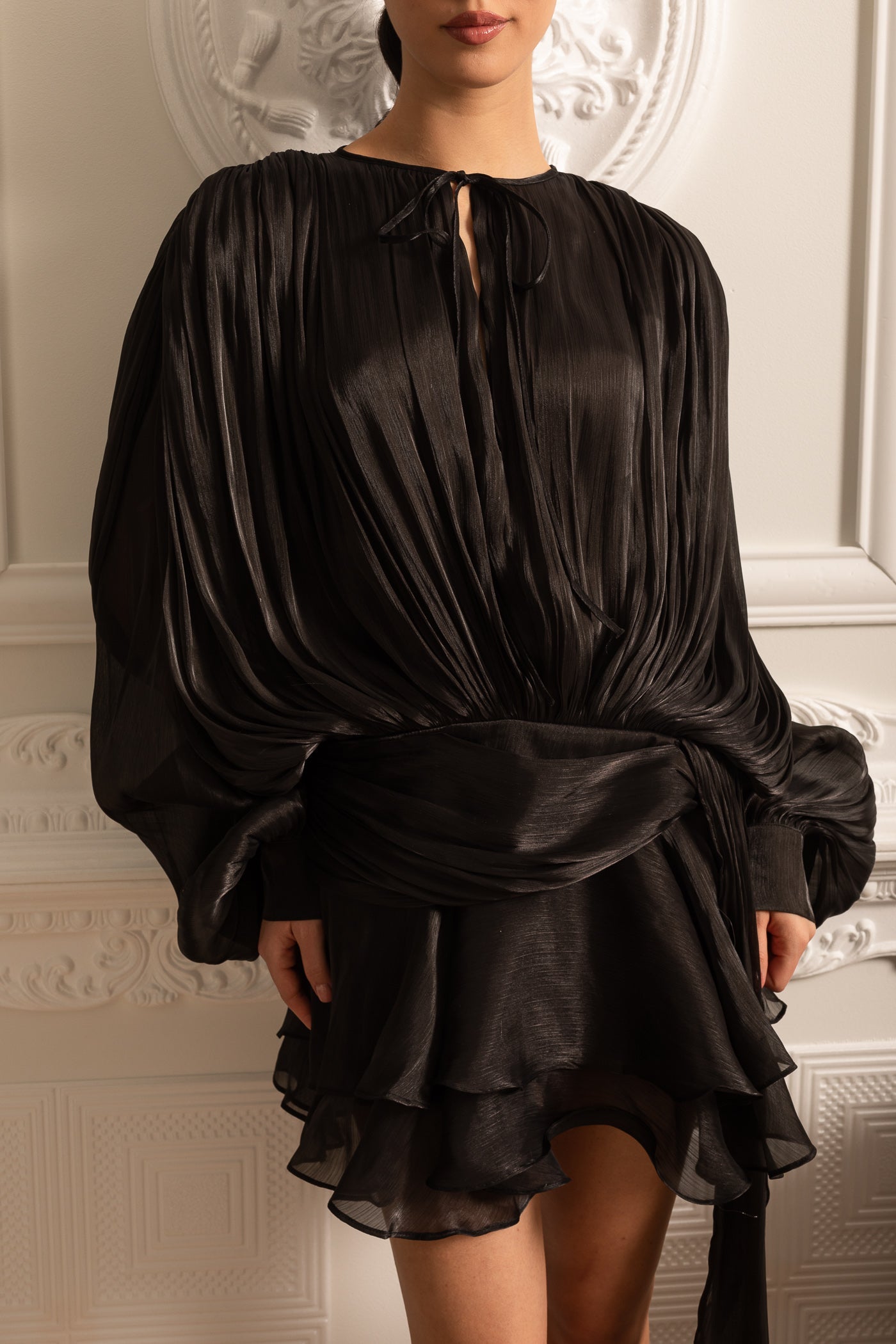 Vestido Comprido com Mangas Longas e Saia Mini com Cintura Fruncida - Preto