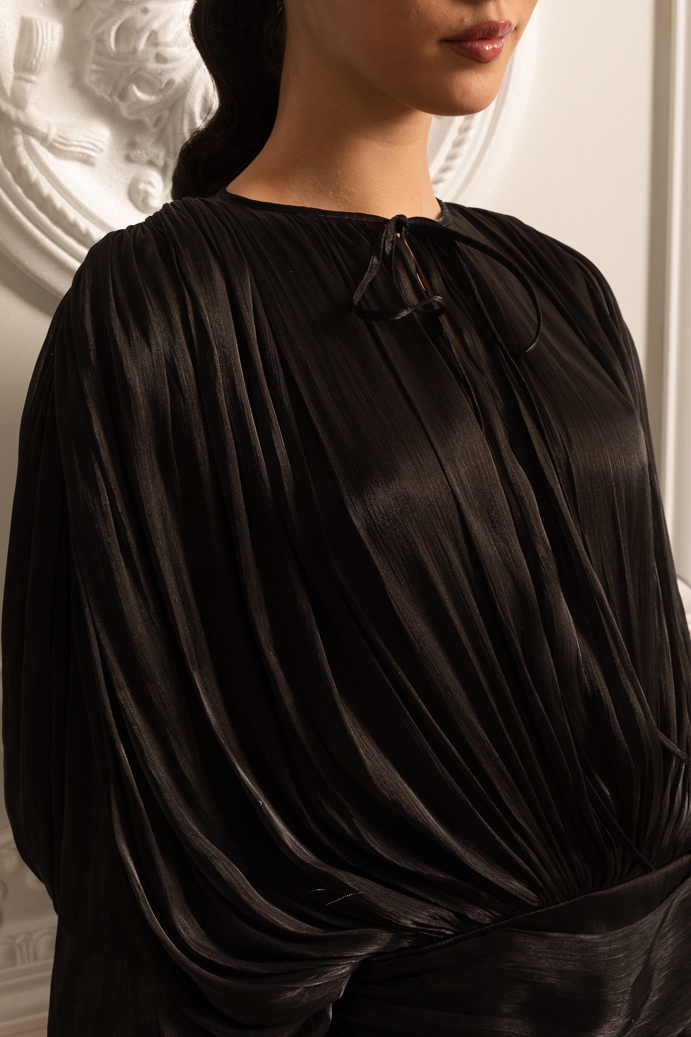 Vestido Comprido com Mangas Longas e Saia Mini com Cintura Fruncida - Preto