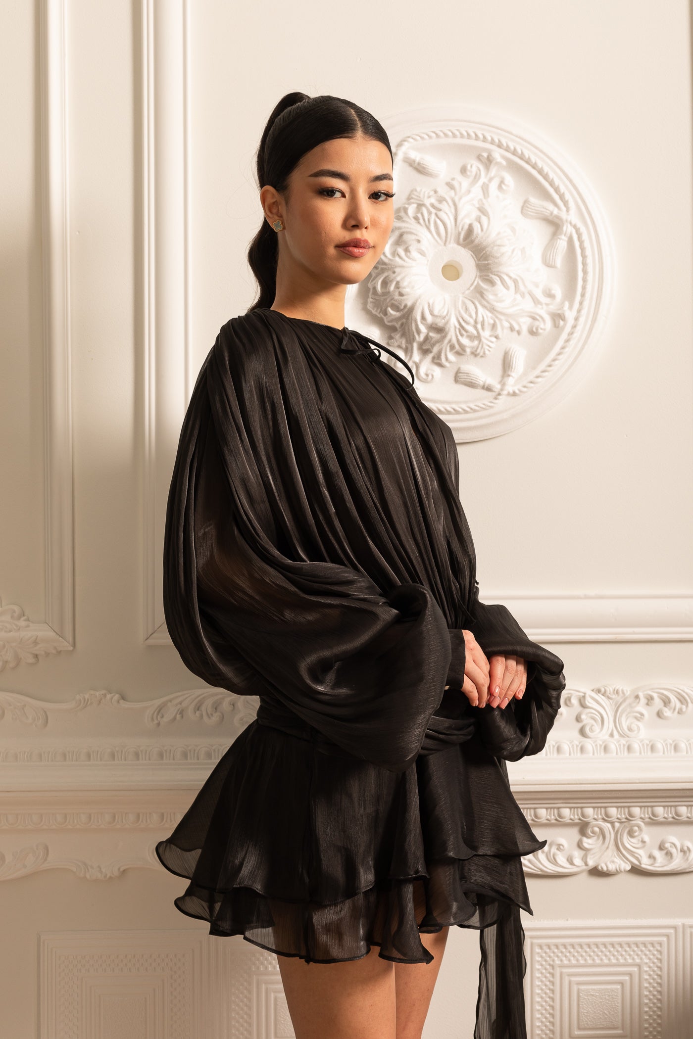 Vestido Comprido com Mangas Longas e Saia Mini com Cintura Fruncida - Preto