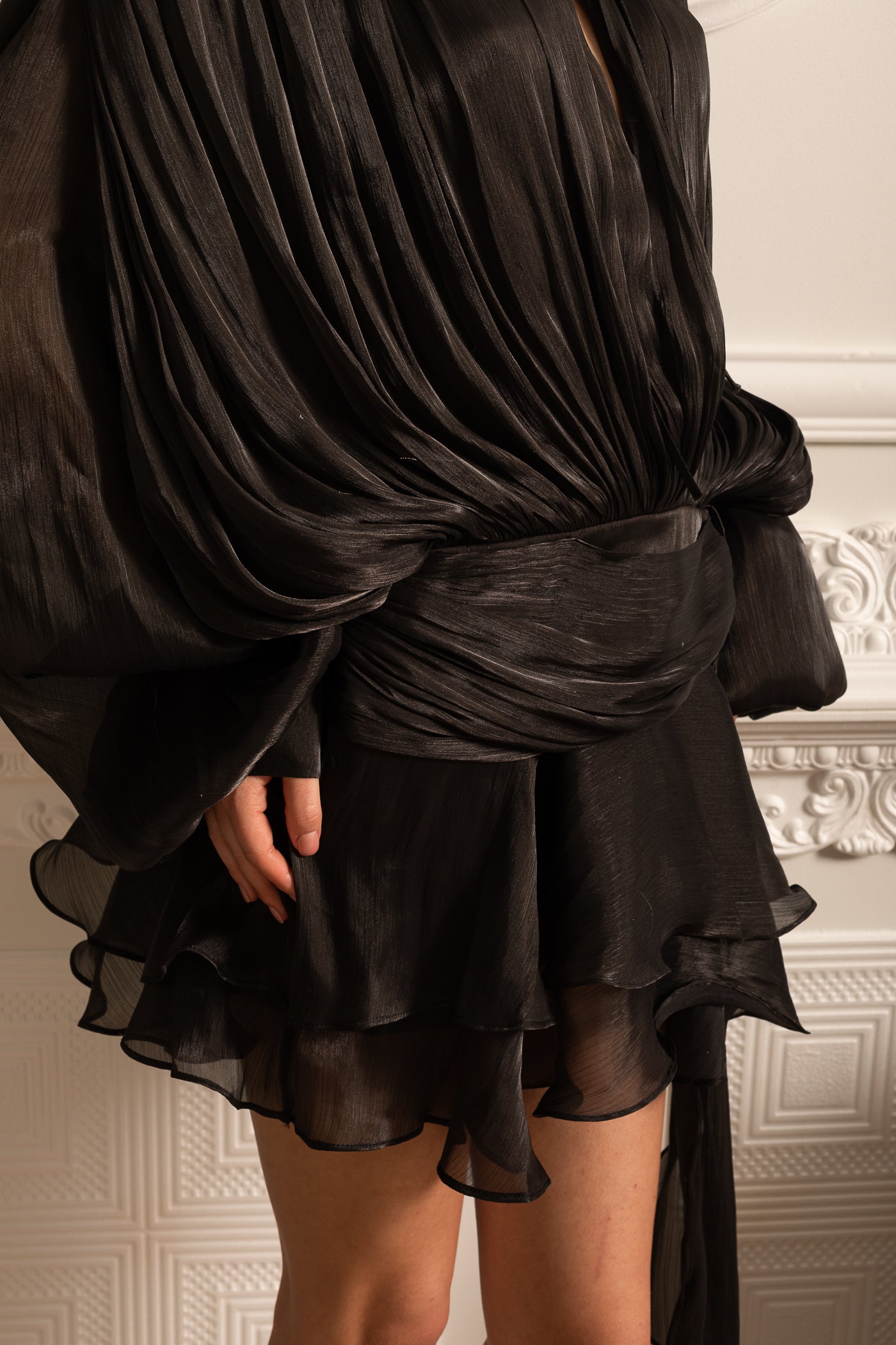 Vestido Comprido com Mangas Longas e Saia Mini com Cintura Fruncida - Preto