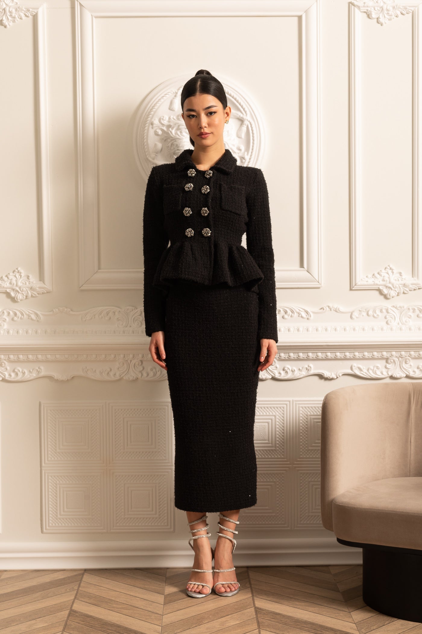 Vestido de Malha Texturizado com Cintura Peplum e Botões Decorativos - Preto