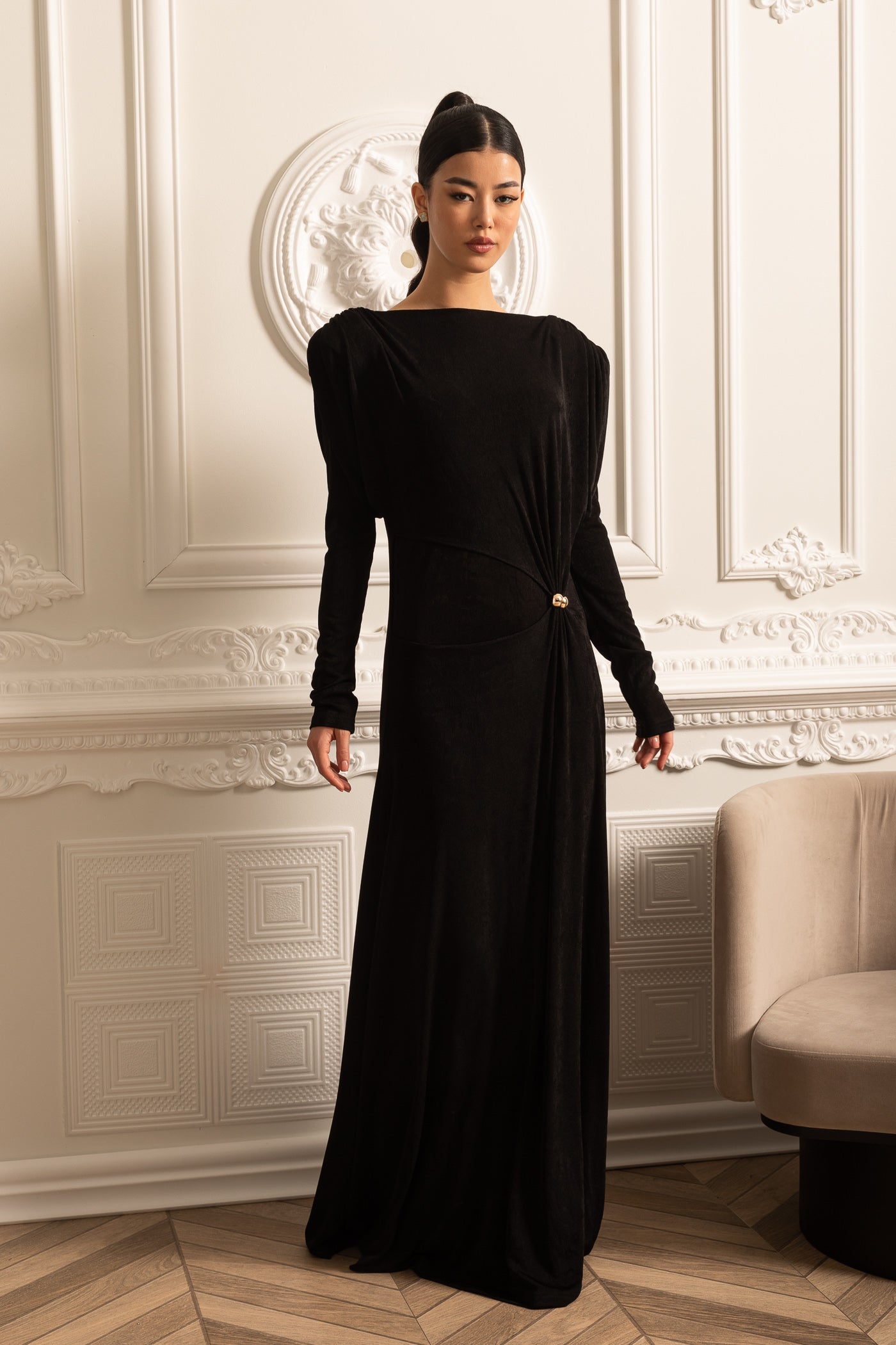 Vestido Elegante de Manga Longa em Camadas com Ombros Estruturados - Preto