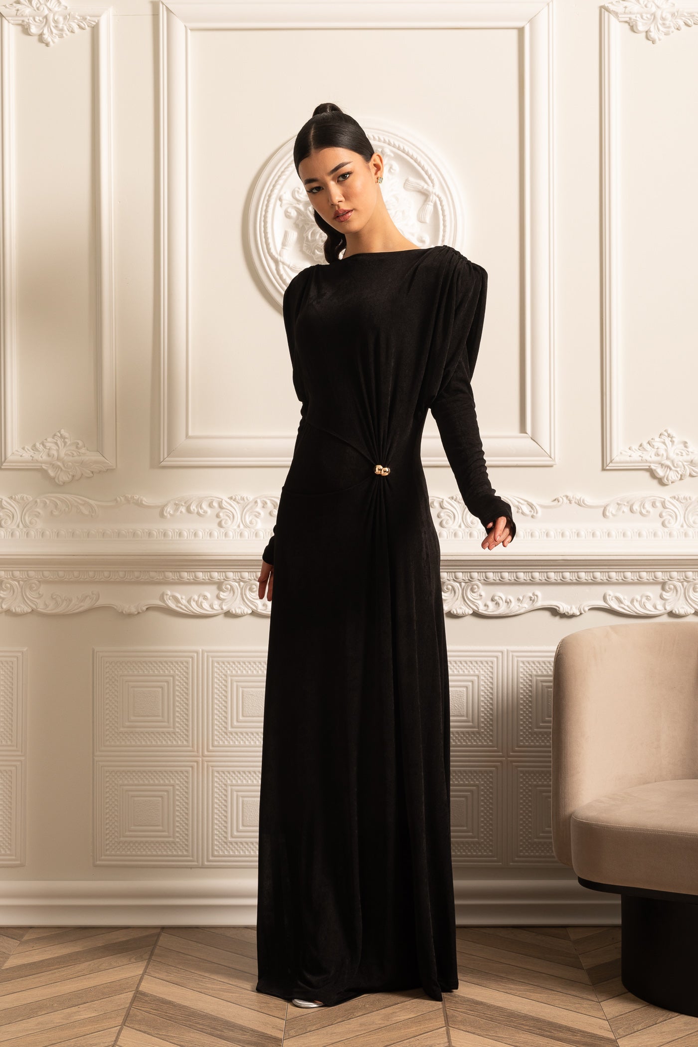Vestido Elegante de Manga Longa em Camadas com Ombros Estruturados - Preto
