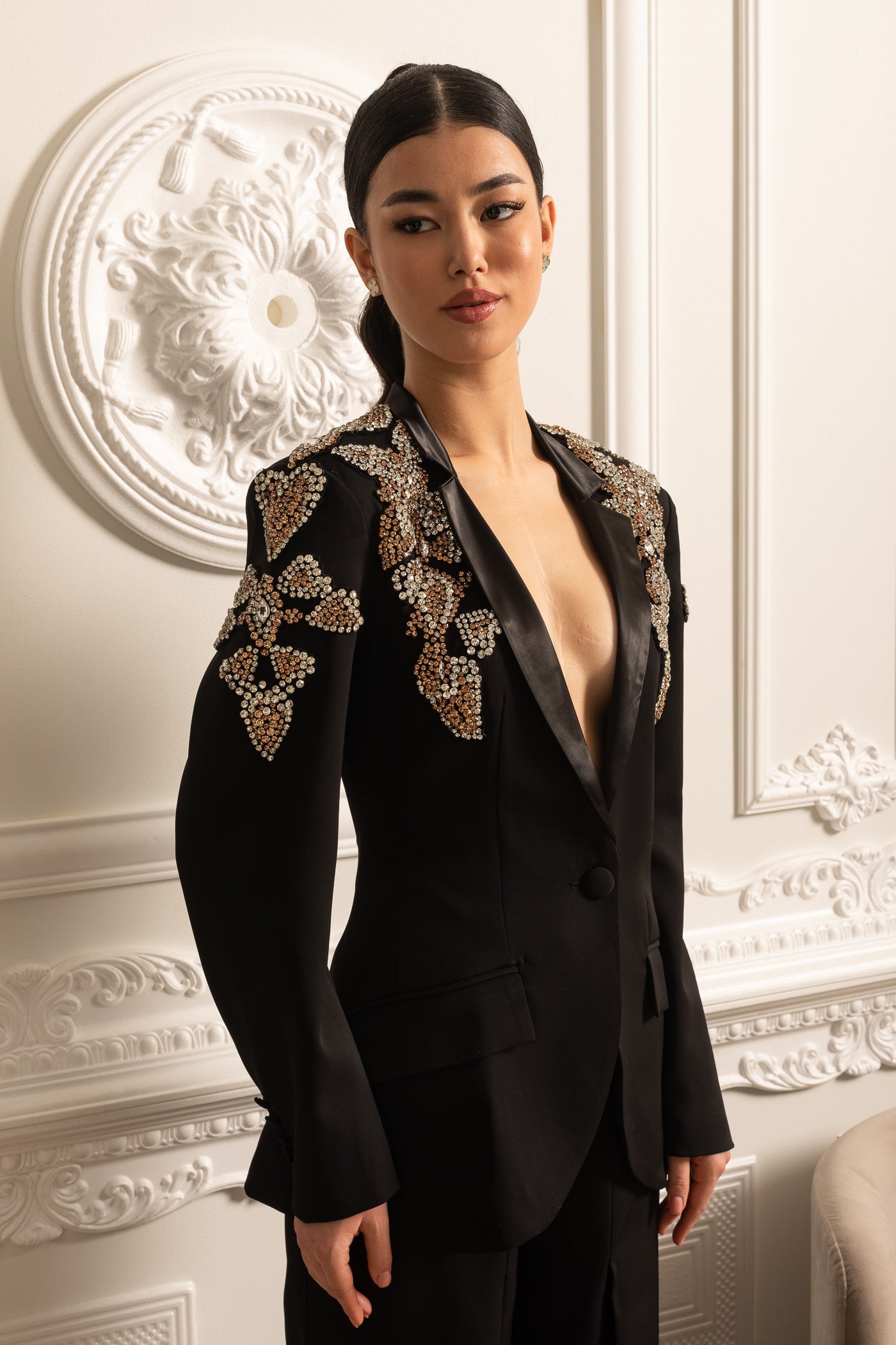 Conjunto Elegante Com Blazer Decorado Com Diamantes E Calças Longas Largas Coordenadas - Preto