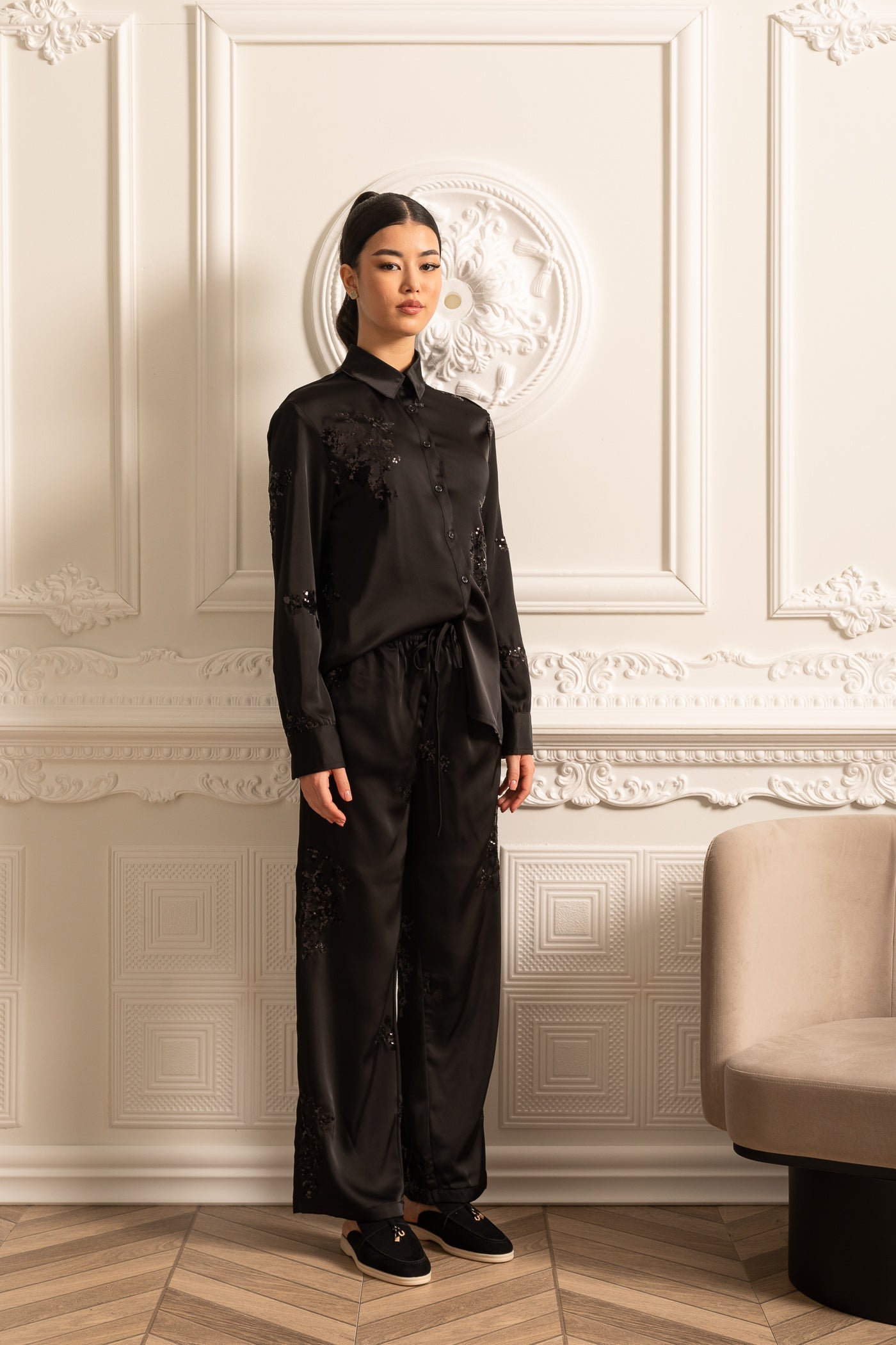 Conjunto de Cetim com Lantejoulas e Camisa de Manga Longa com Calças Coordenadas - Preto