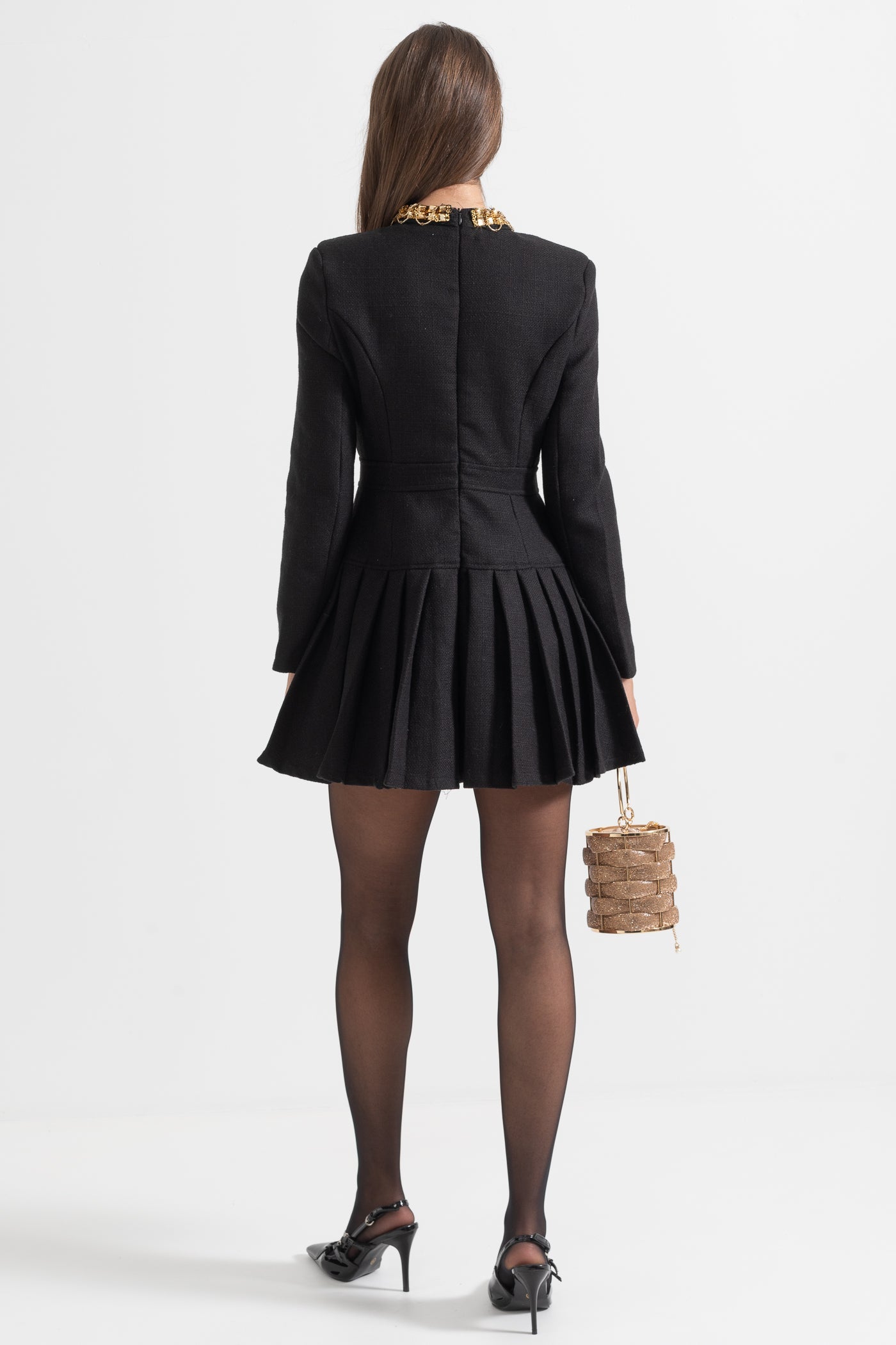 Vestido Botonado Com Grandes Botões Decorativos Dourados E Laço No Decote - Preto