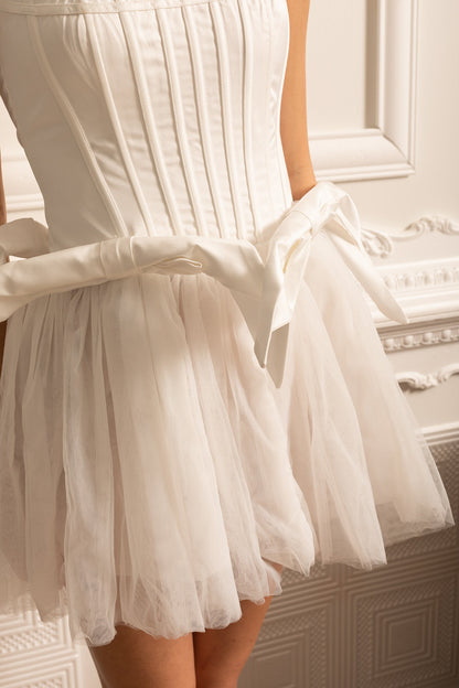Vestido de Corpete com Saia Mini de Tule e Laços na Cintura - Branco