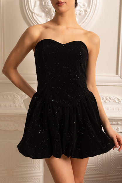 Vestido Mini de Veludo com Laço Grande Contraste nas Costas e Delicados Detalhes Estelares - Preto