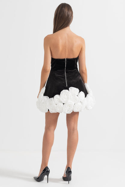 Vestido Mini Elegante com Apliques de Rosa Branca - Preto