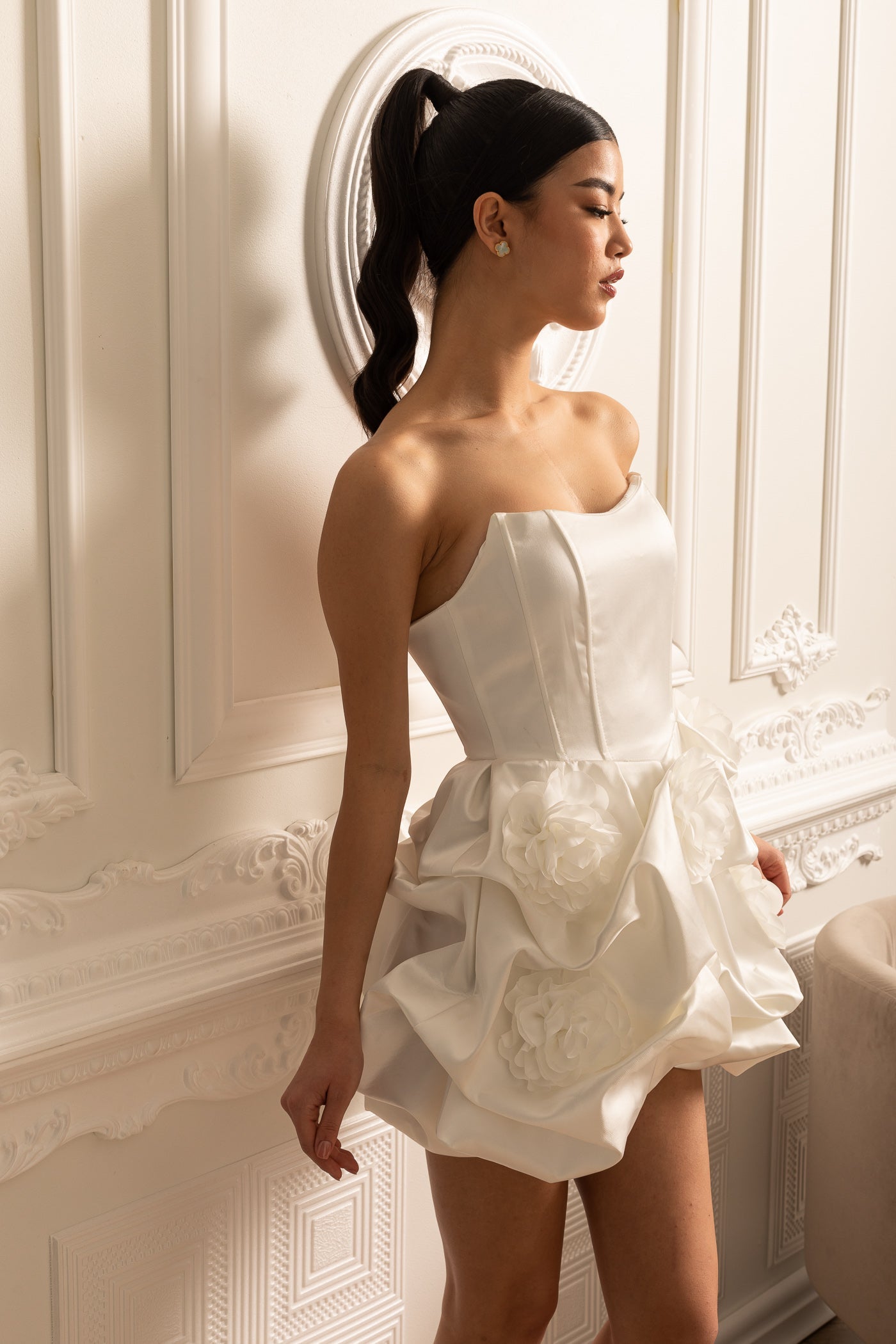 Vestido Mini de Cetim com Saia Mini Floral de Tecido Pregueado - Branco