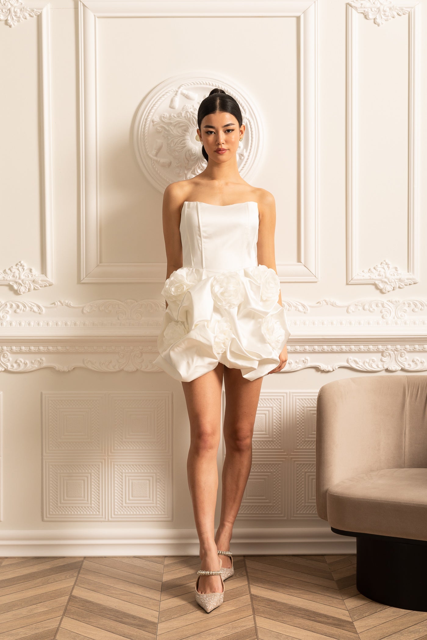 Vestido Mini de Cetim com Saia Mini Floral de Tecido Pregueado - Branco