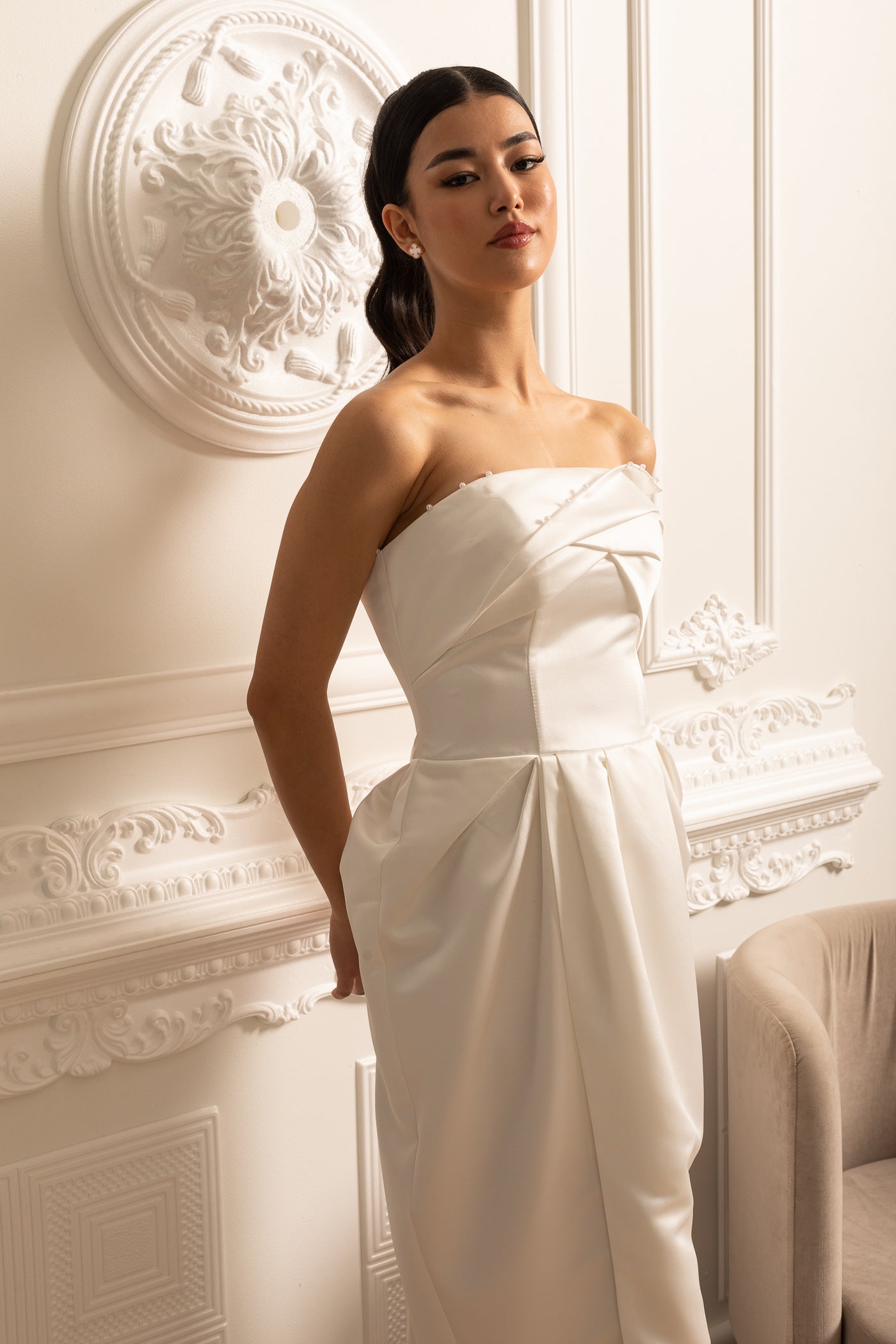 Vestido Midi Sem Alças Com Detalhes Plissados no Peito - Branco