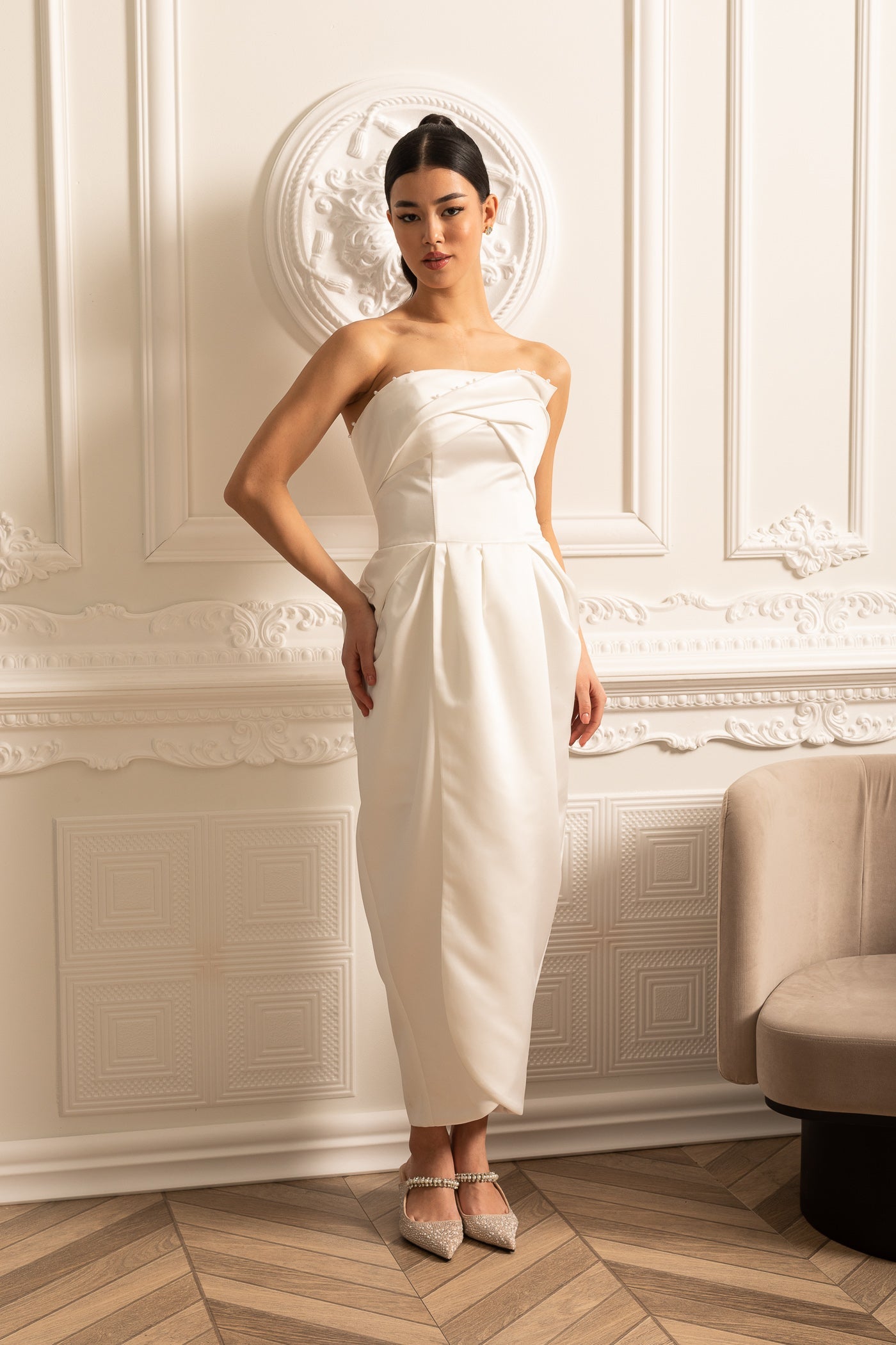 Vestido Midi Sem Alças Com Detalhes Plissados no Peito - Branco