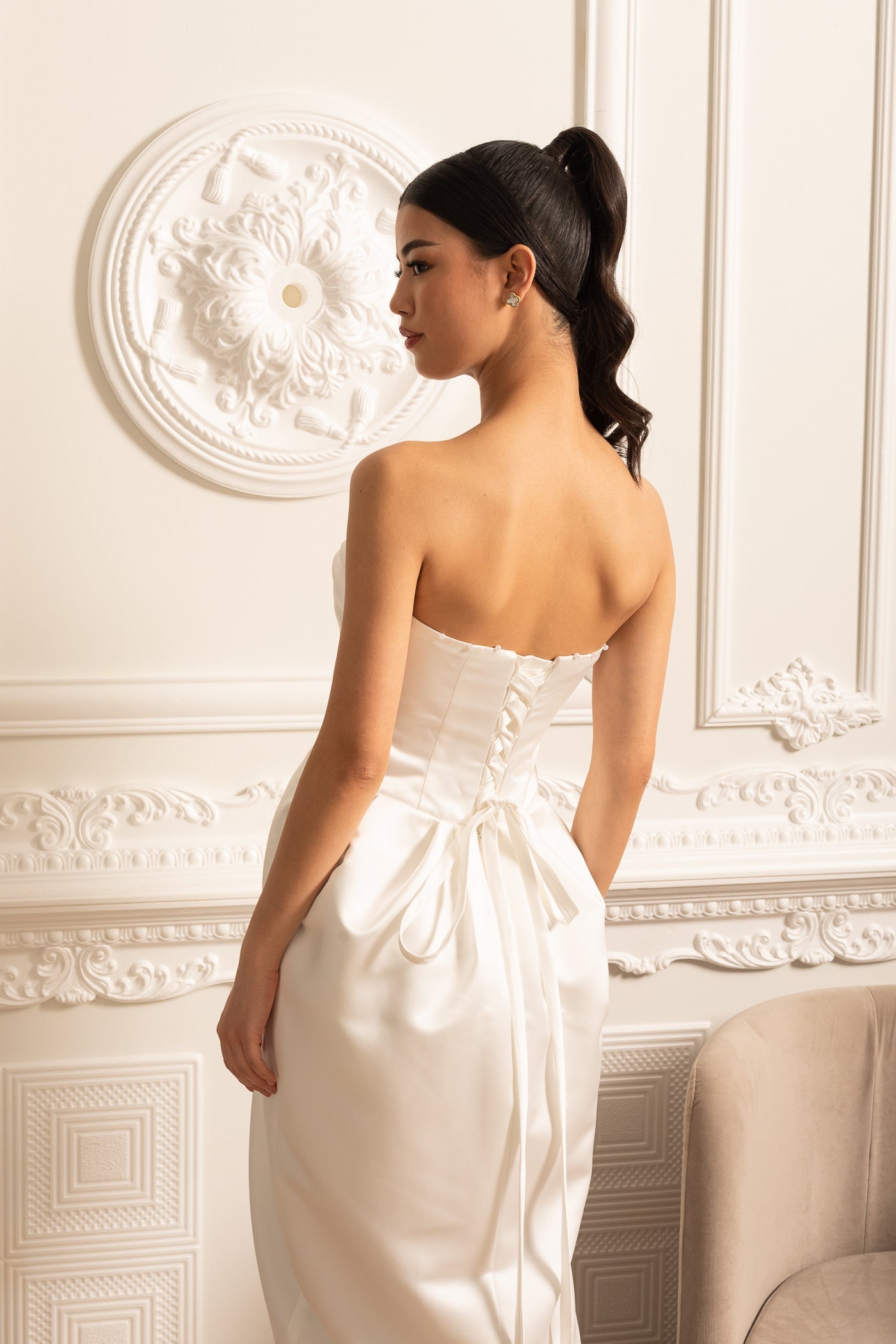 Vestido Midi Sem Alças Com Detalhes Plissados no Peito - Branco