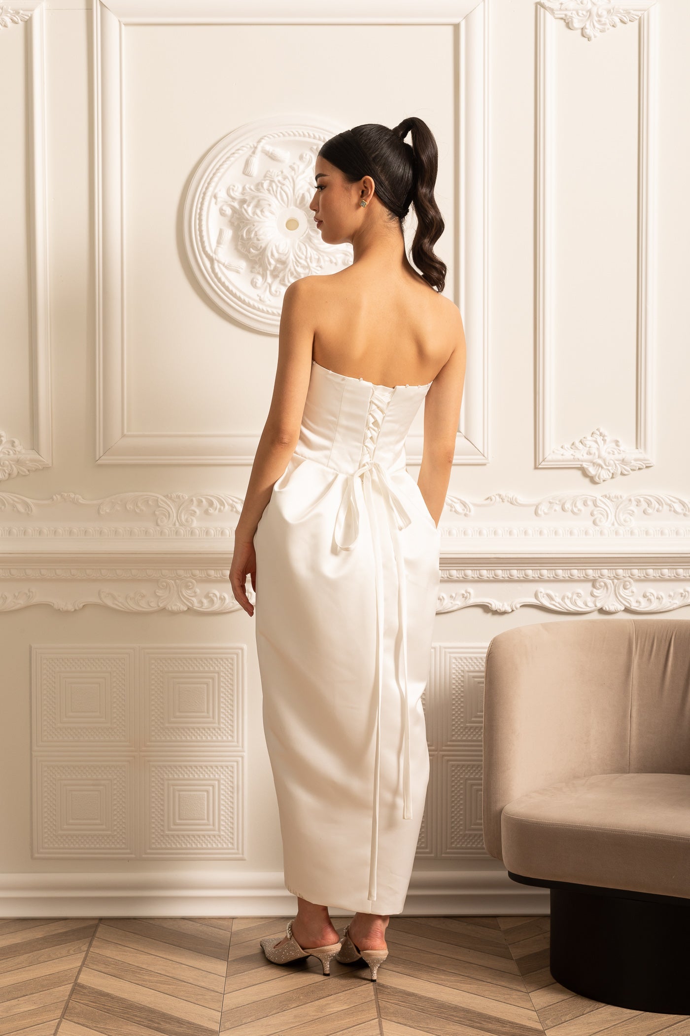 Vestido Midi Sem Alças Com Detalhes Plissados no Peito - Branco
