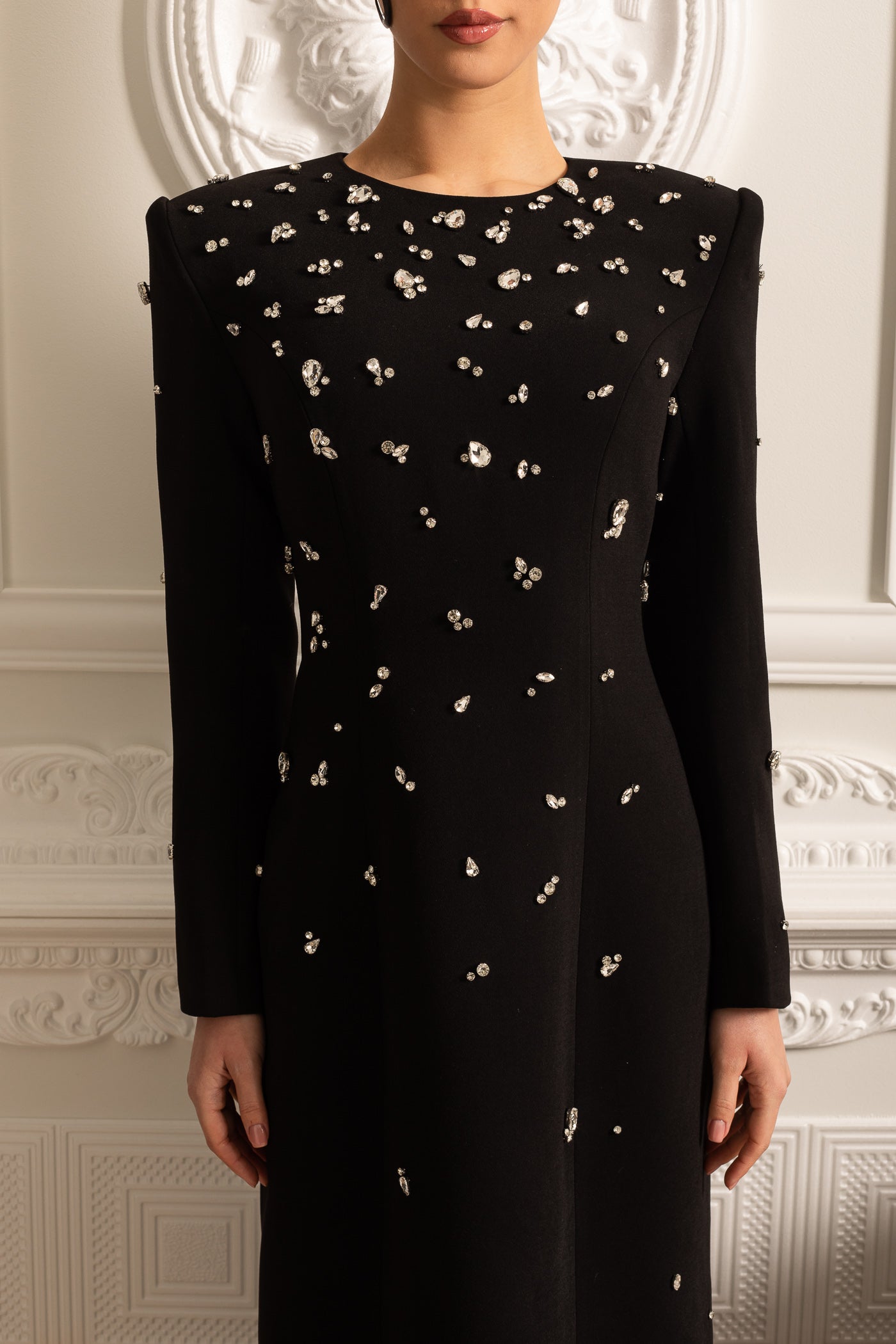 Vestido Longo Elegante Com Aplicações Brilhantes - Preto