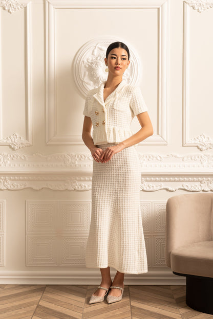 Vestido Midi Tricotado Com Botões Dourados E Cintura Peplum - Branco