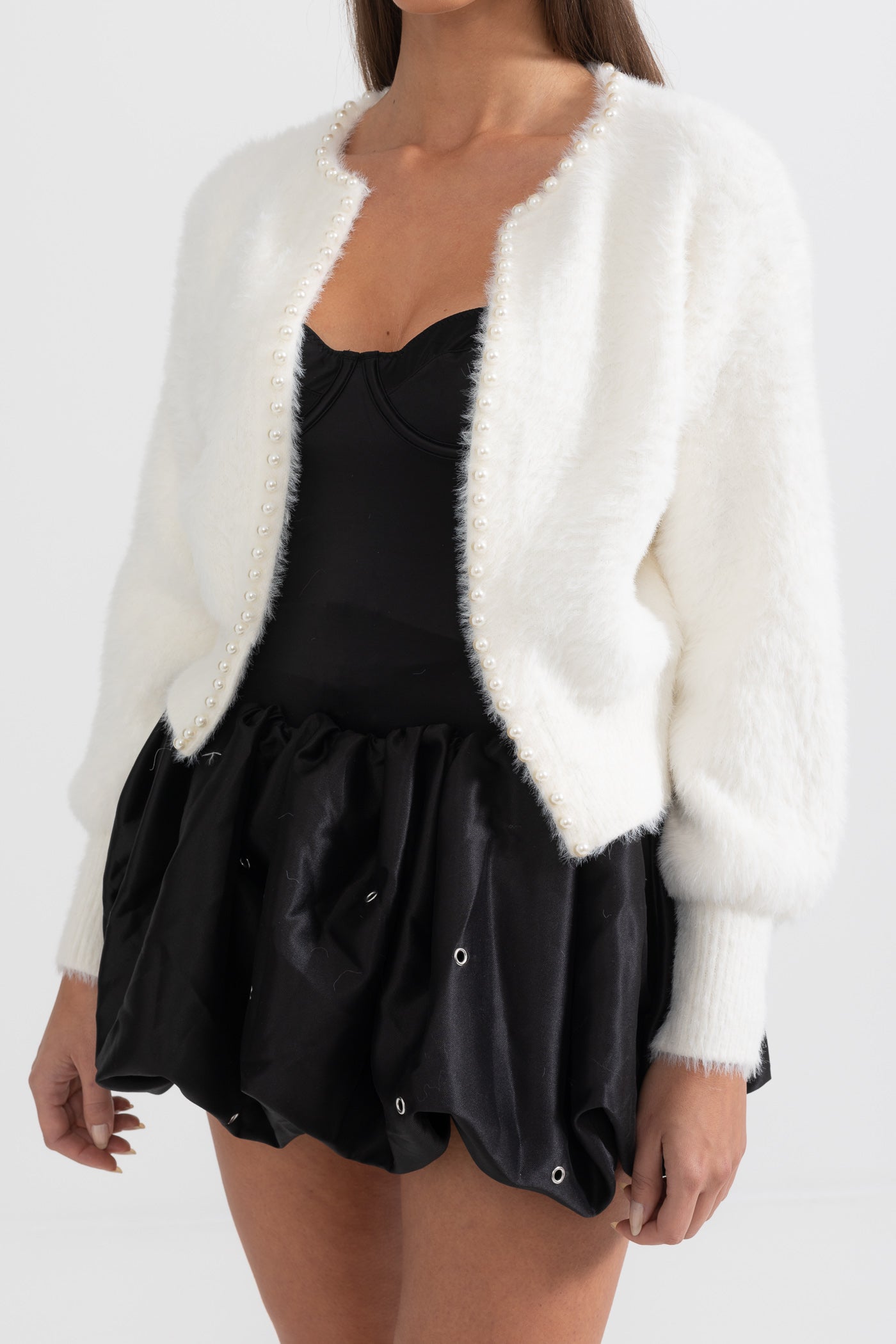 Cardigã Fluffy com Detalhes em Pérolas - Branco