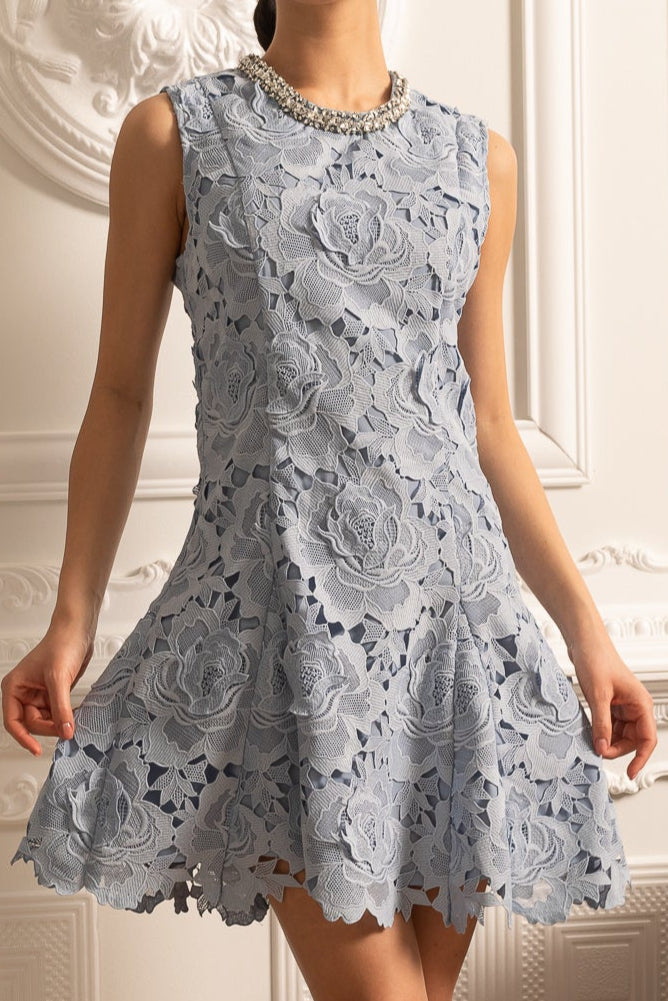 Vestido Mini de Renda com Padrão Floral e Decote Brilhante - Azul