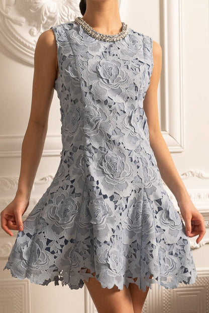 Vestido Mini de Renda com Padrão Floral e Decote Brilhante - Azul