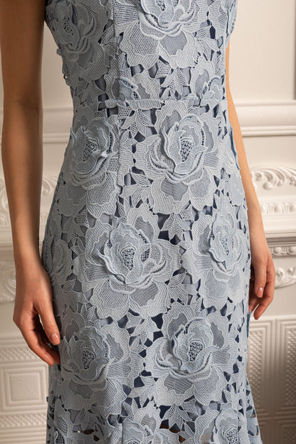 Vestido de Renda com Padrão Floral, Gola Alta e Saia Midi - Azul