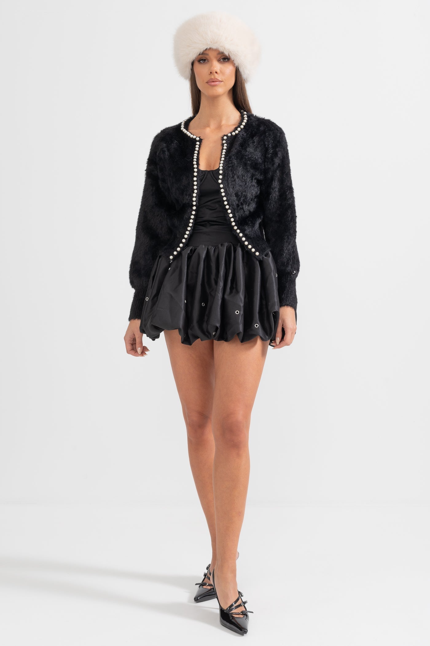 Cardigan Fluffy com Detalhes em Pérolas - Preto