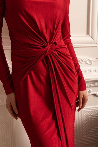 Vestido de Cetim com Mangas Longas, Drapê Lateral e Detalhe de Cintura Torcida - Vermelho