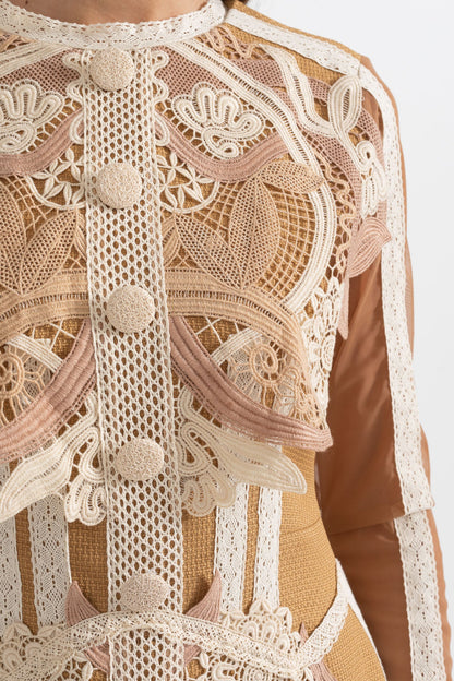 Vestido Silhueta Com Detalhes em Renda em Camadas - Castanho/Bege
