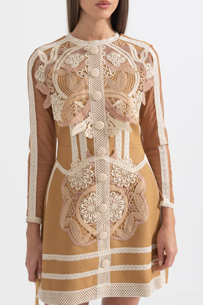Vestido Silhueta Com Detalhes em Renda em Camadas - Castanho/Bege