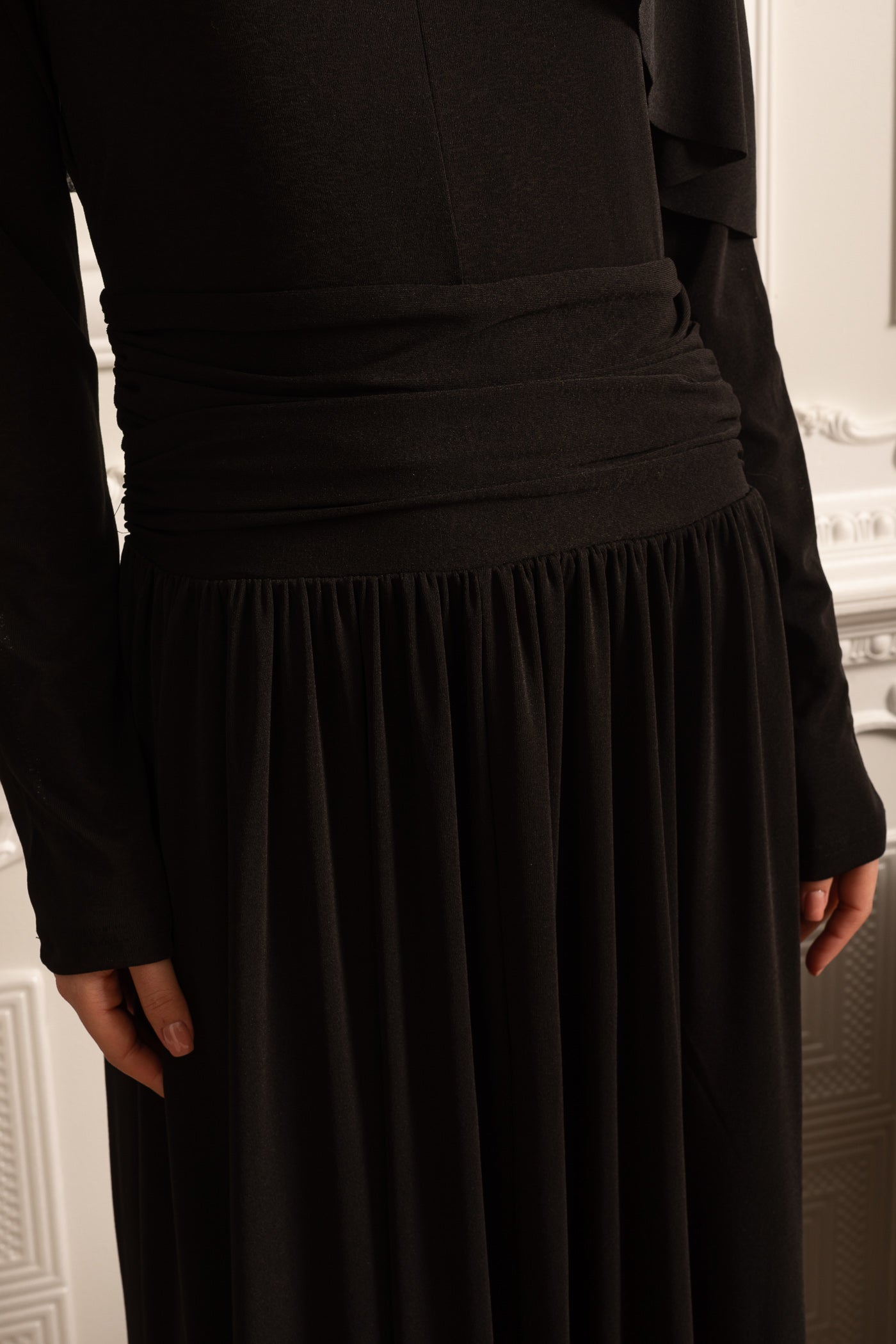 Vestido Elegante Com Cintura Pregueada, Saia Maxi Pregueada E Top Camponês em Camadas - Preto