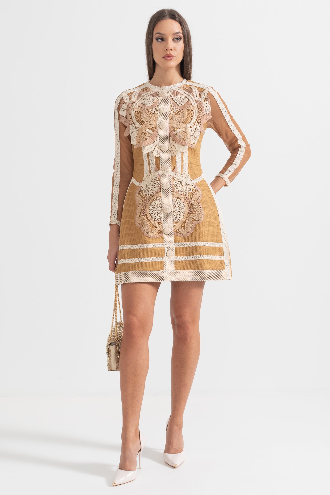 Vestido Silhueta Com Detalhes em Renda em Camadas - Castanho/Bege