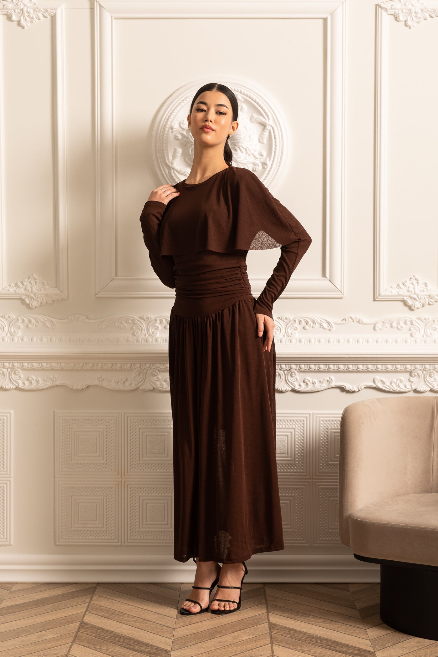 Vestido Elegante Com Cintura Plissada, Saia Maxi Plissada E Top Camponesa - Castanho