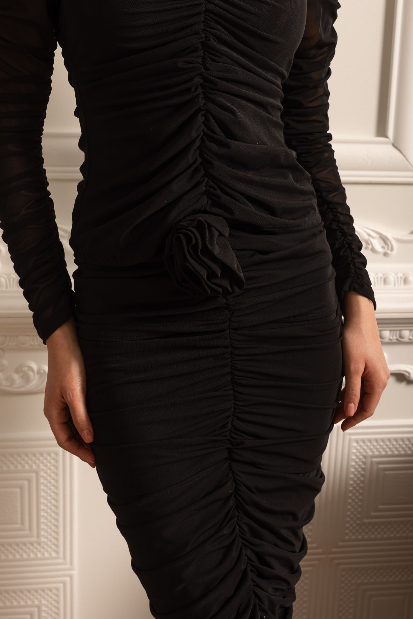 Conjunto de Dois Peças Pregueado com Flores 3D na Frente - Preto