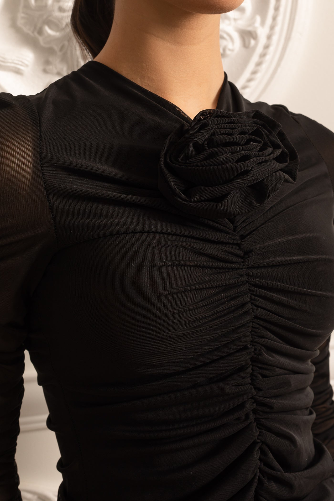 Conjunto de Dois Peças Pregueado com Flores 3D na Frente - Preto