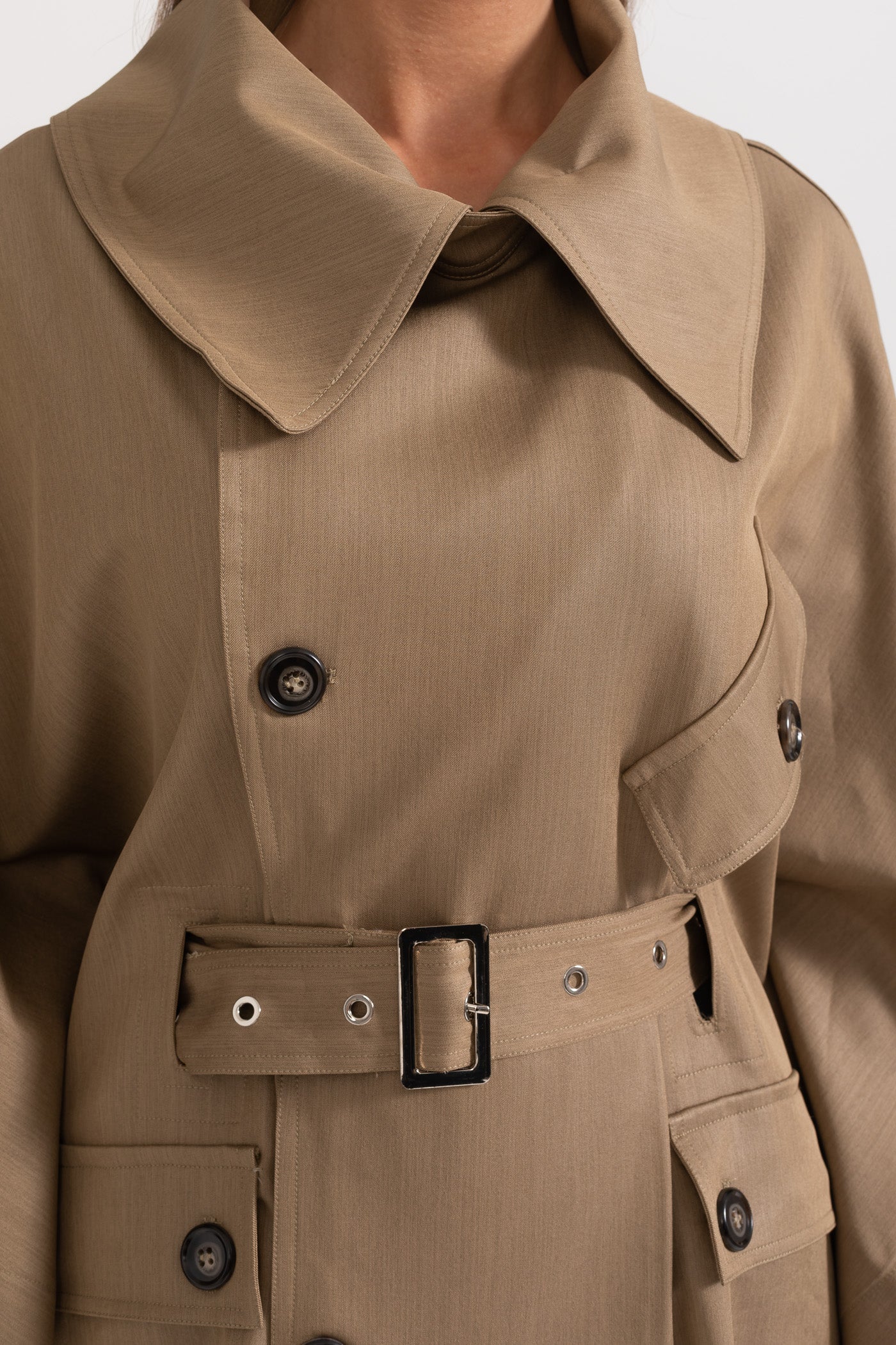 Trench Coat com Mangas em Forma de Capa - Caqui