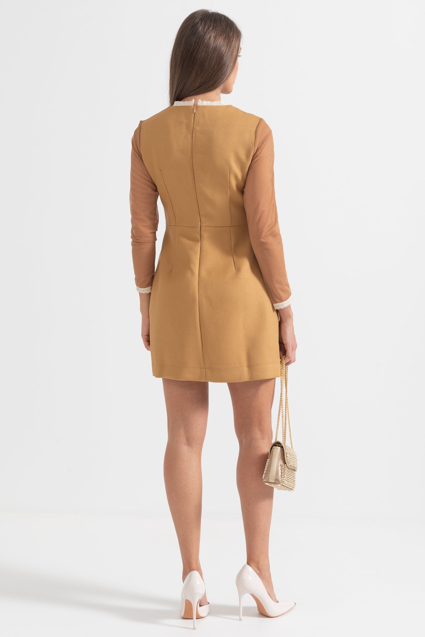 Vestido Silhueta Com Detalhes em Renda em Camadas - Castanho/Bege