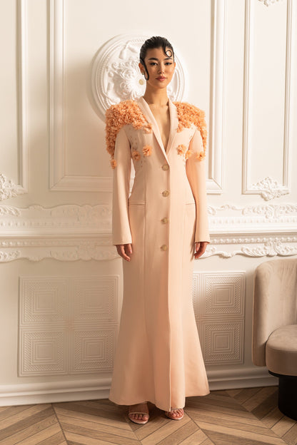 Sobretudo Longo Com Acentos Florais 3D Contrastantes Nos Ombros E Costas - Pêssego