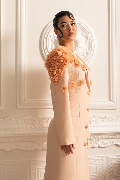 Sobretudo Longo Com Acentos Florais 3D Contrastantes Nos Ombros E Costas - Pêssego