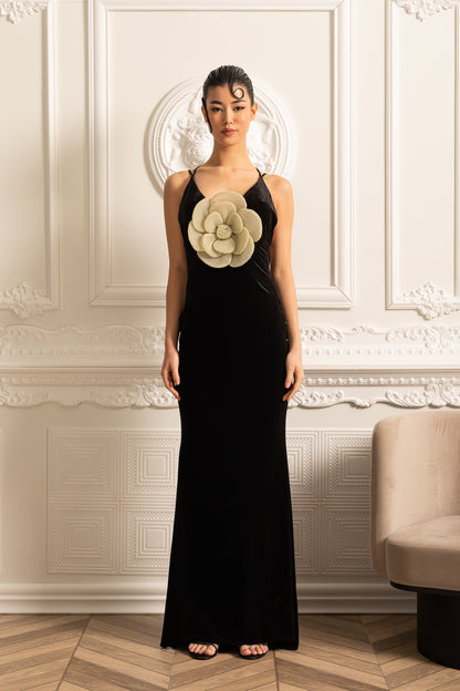 Vestido Floral Decorado com Corte nas Costas - Preto