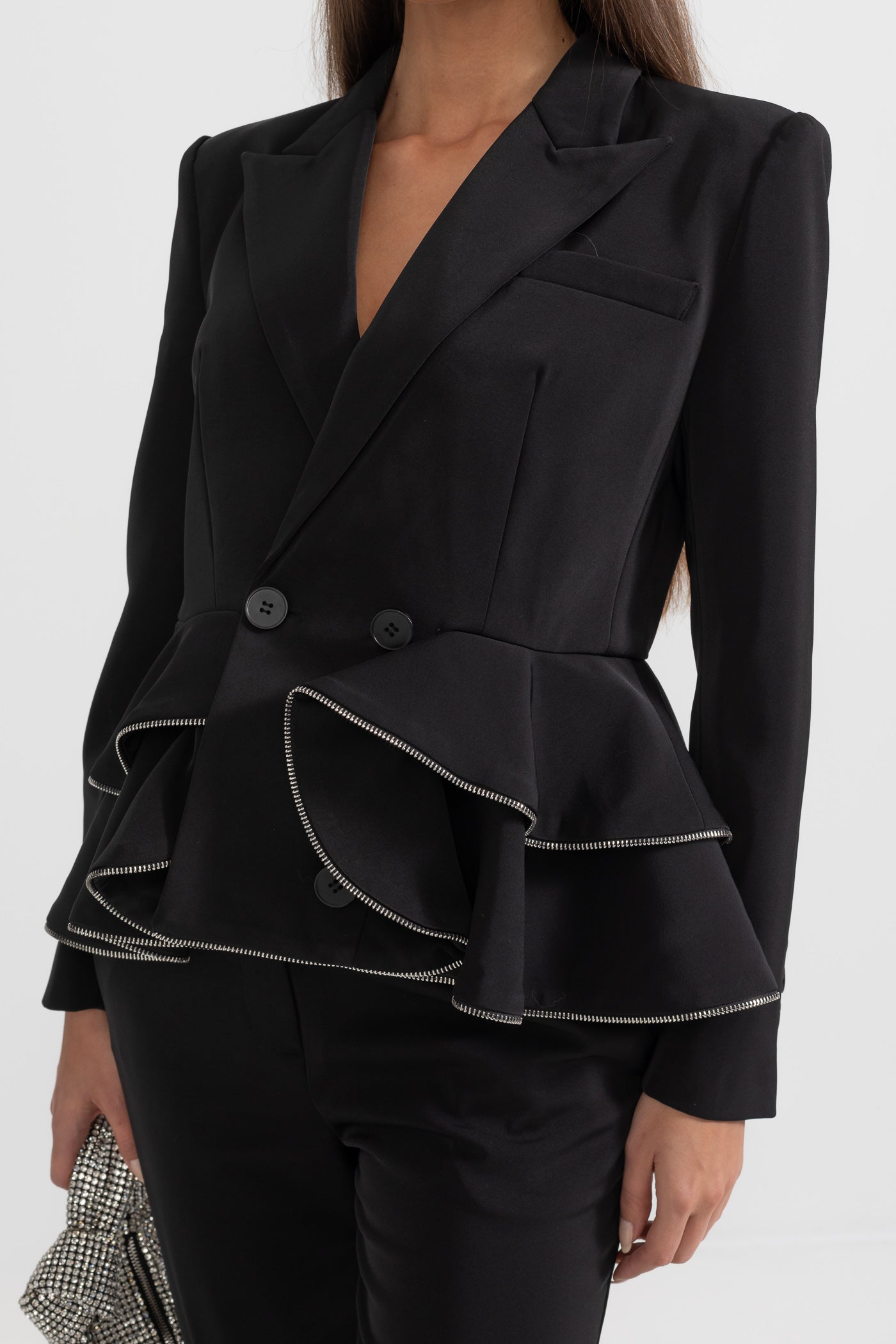 Conjunto Co-Ord Contemporâneo Com Detalhes Ruffle E Zíperes - Preto