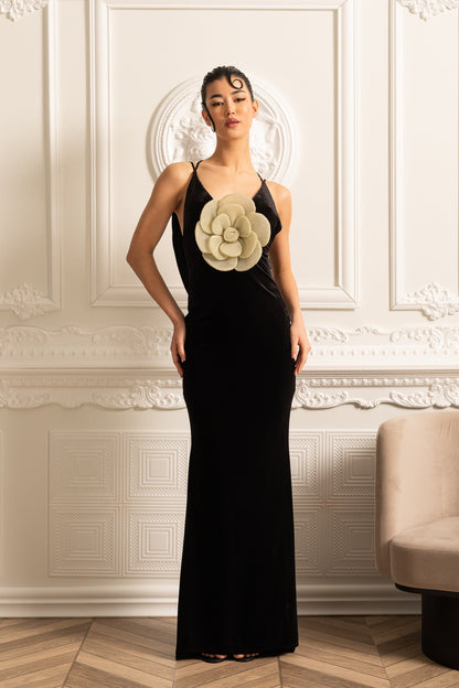 Vestido Floral Decorado com Corte nas Costas - Preto