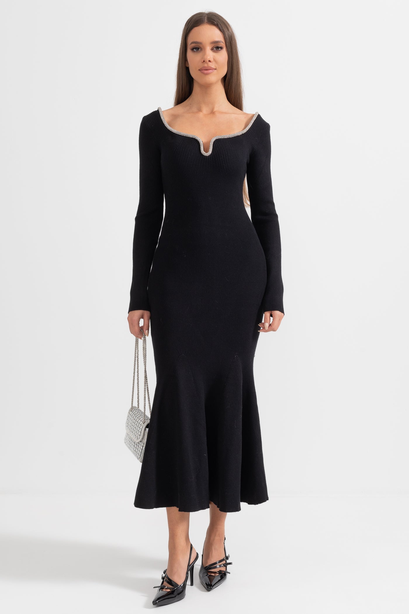 Vestido de Manga Longa com Corpete Ajustado e Bainha Largada - Preto