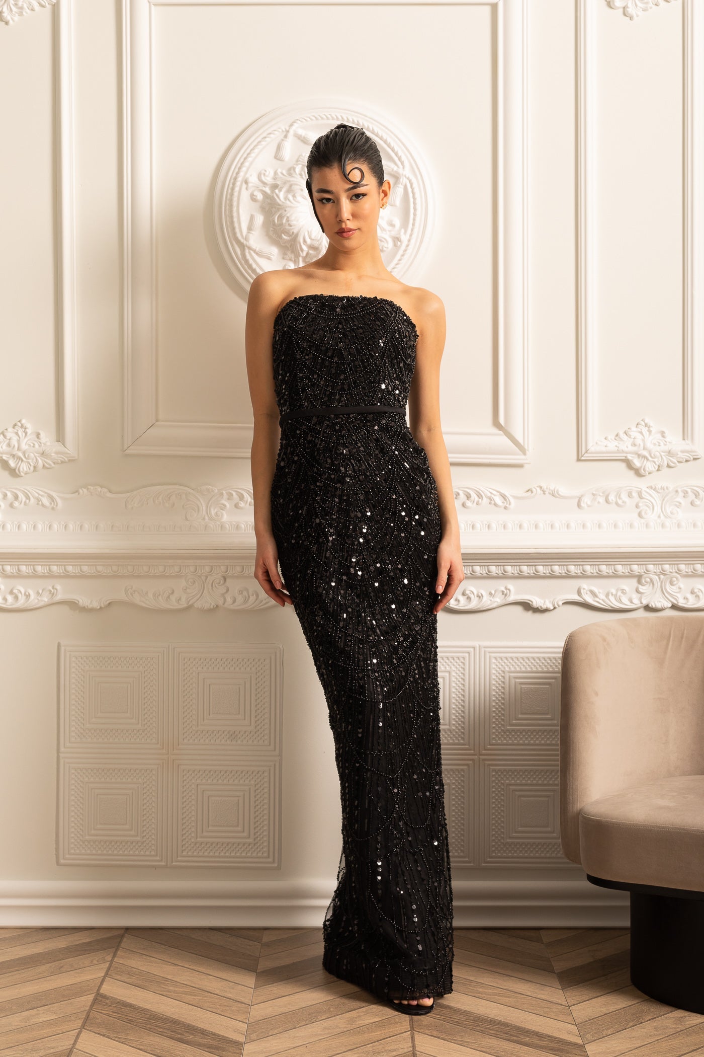 Vestido Glamouroso com Contas e Véu Destacável - Preto