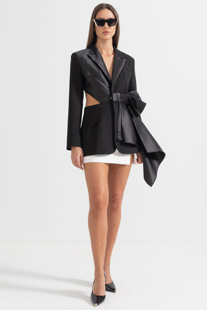 Blazer Assimétrico Exquisito Com Corte nas Costas - Preto