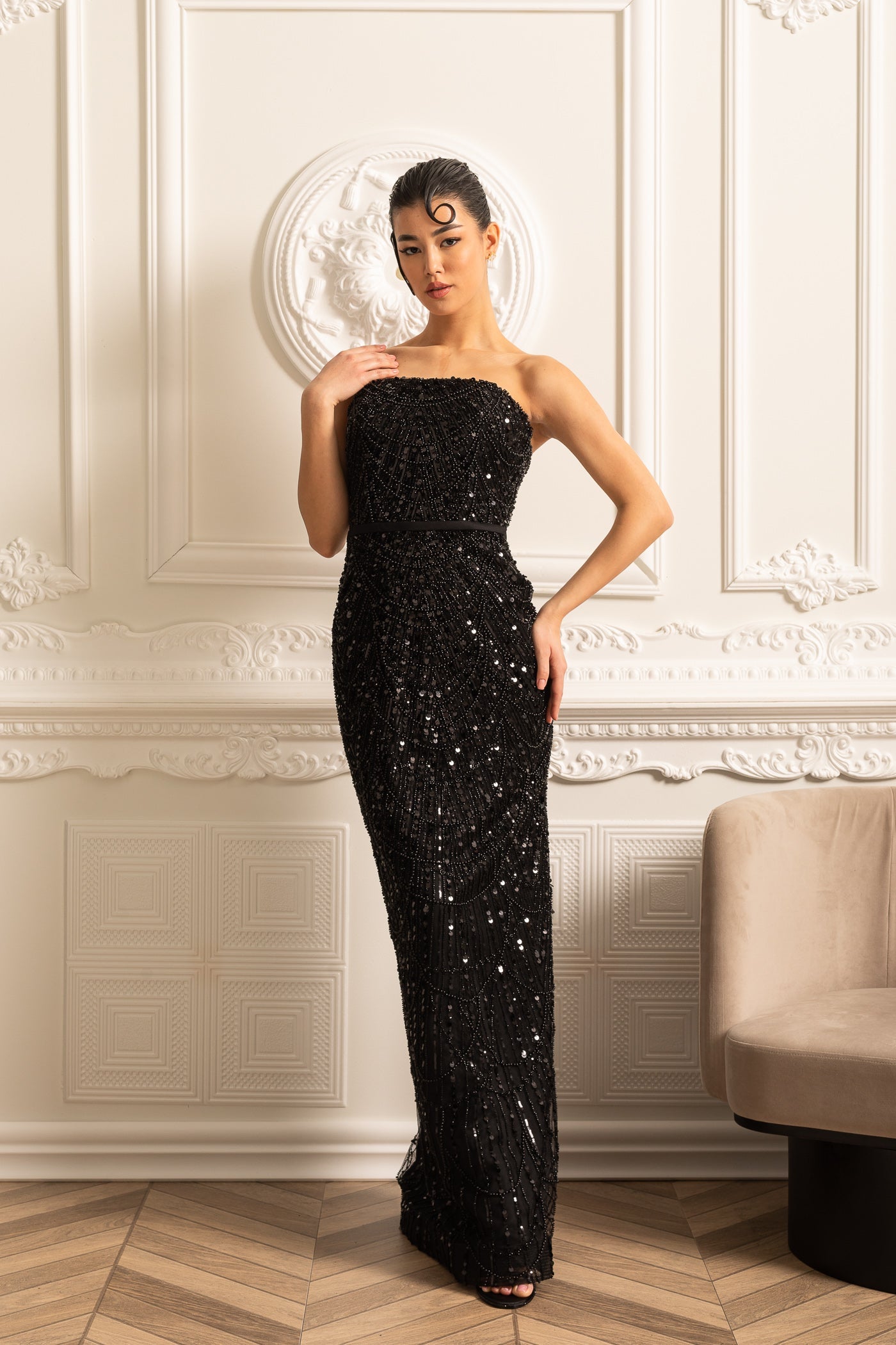 Vestido Glamouroso com Contas e Véu Destacável - Preto