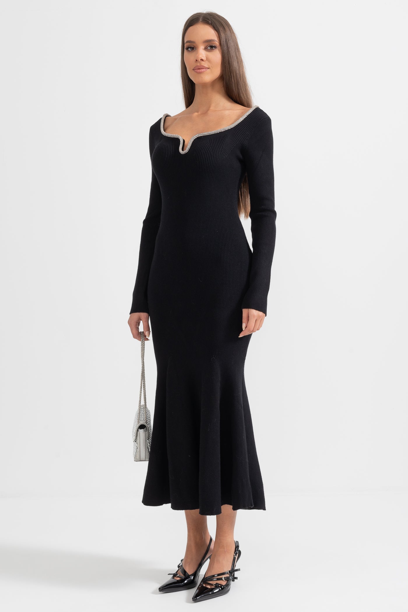 Vestido de Manga Longa com Corpete Ajustado e Bainha Largada - Preto