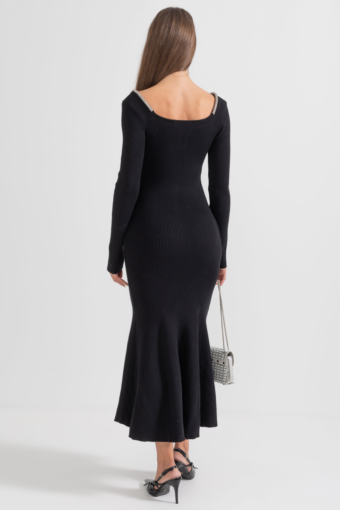 Vestido de Manga Longa com Corpete Ajustado e Bainha Largada - Preto