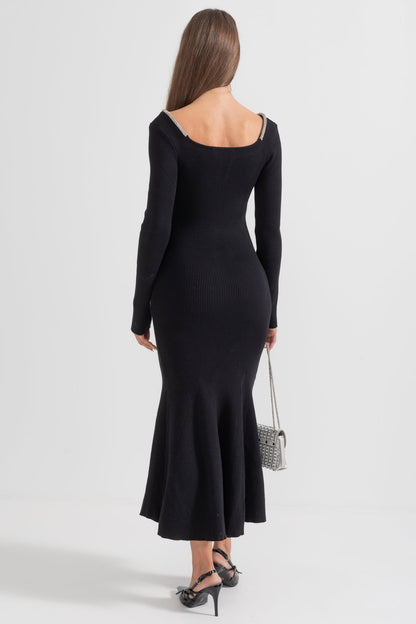 Vestido de Manga Longa com Corpete Ajustado e Bainha Largada - Preto