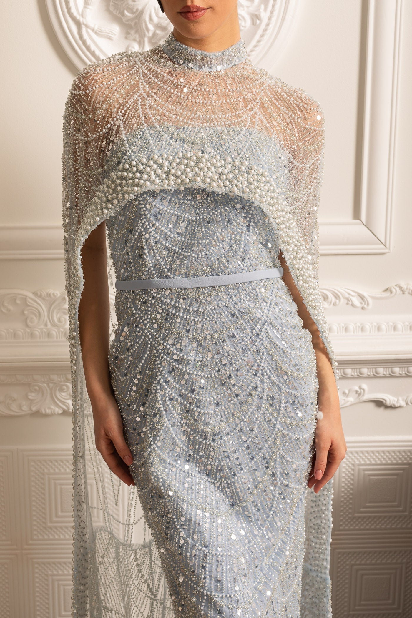 Vestido Glamouroso com Contas e Véu Destacável - Azul