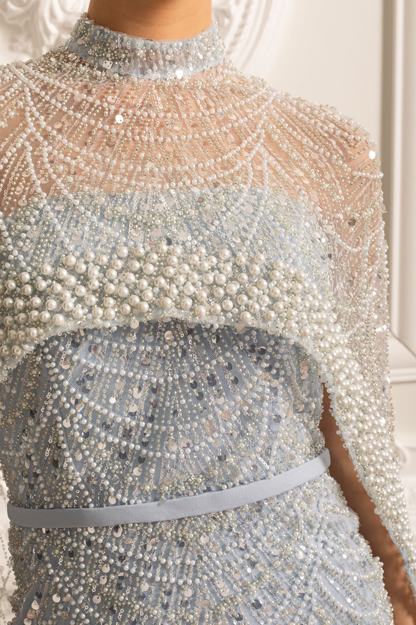 Vestido Glamouroso com Contas e Véu Destacável - Azul